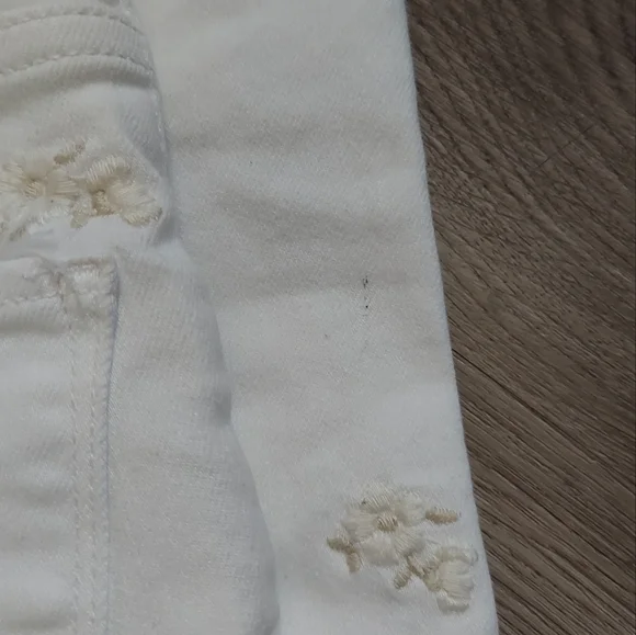 Abercrombie & Fitch White And Cream High-Rise Jeans - Picture 6 of 7